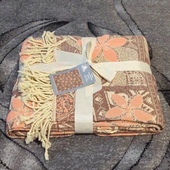 Disney Parks Moana Spotlight Kakamora Waves Flowers Throw brand new - Picture 2 of 16